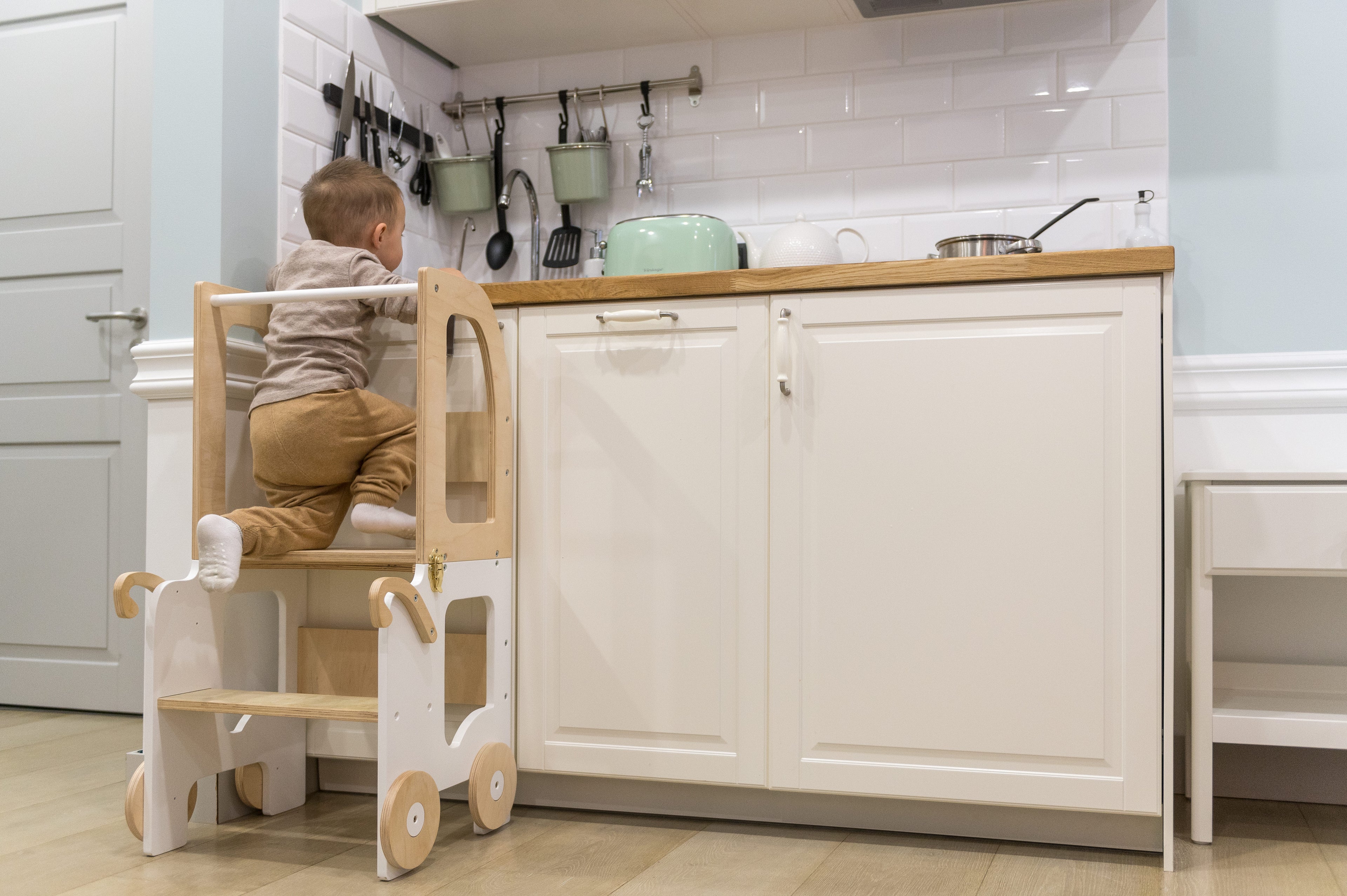 Tour d'apprentissage Montessori 2-en-1 – Tabouret & Table