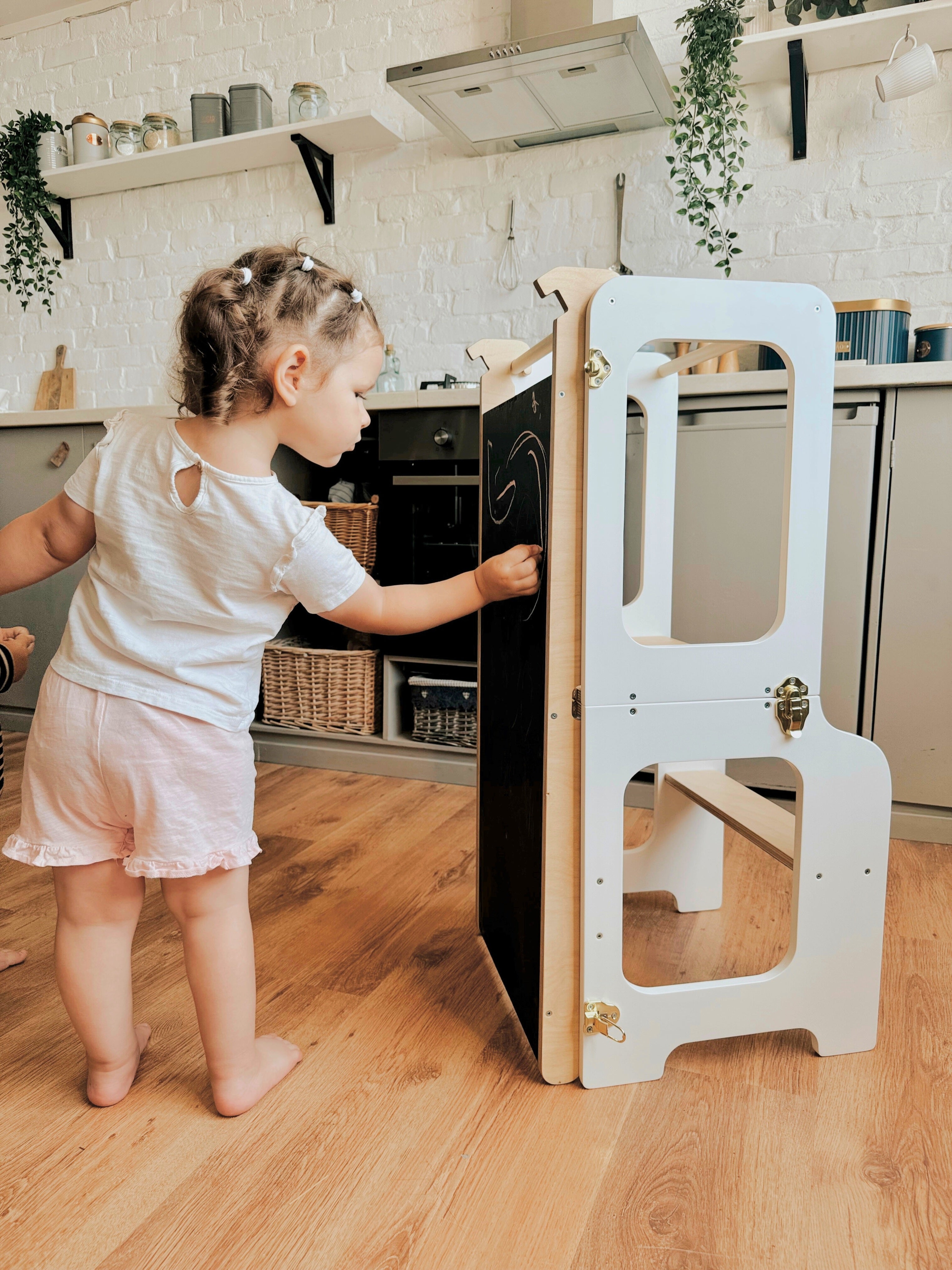 Tour 4-en-1 Créative avec Tableau Noir & Toboggan