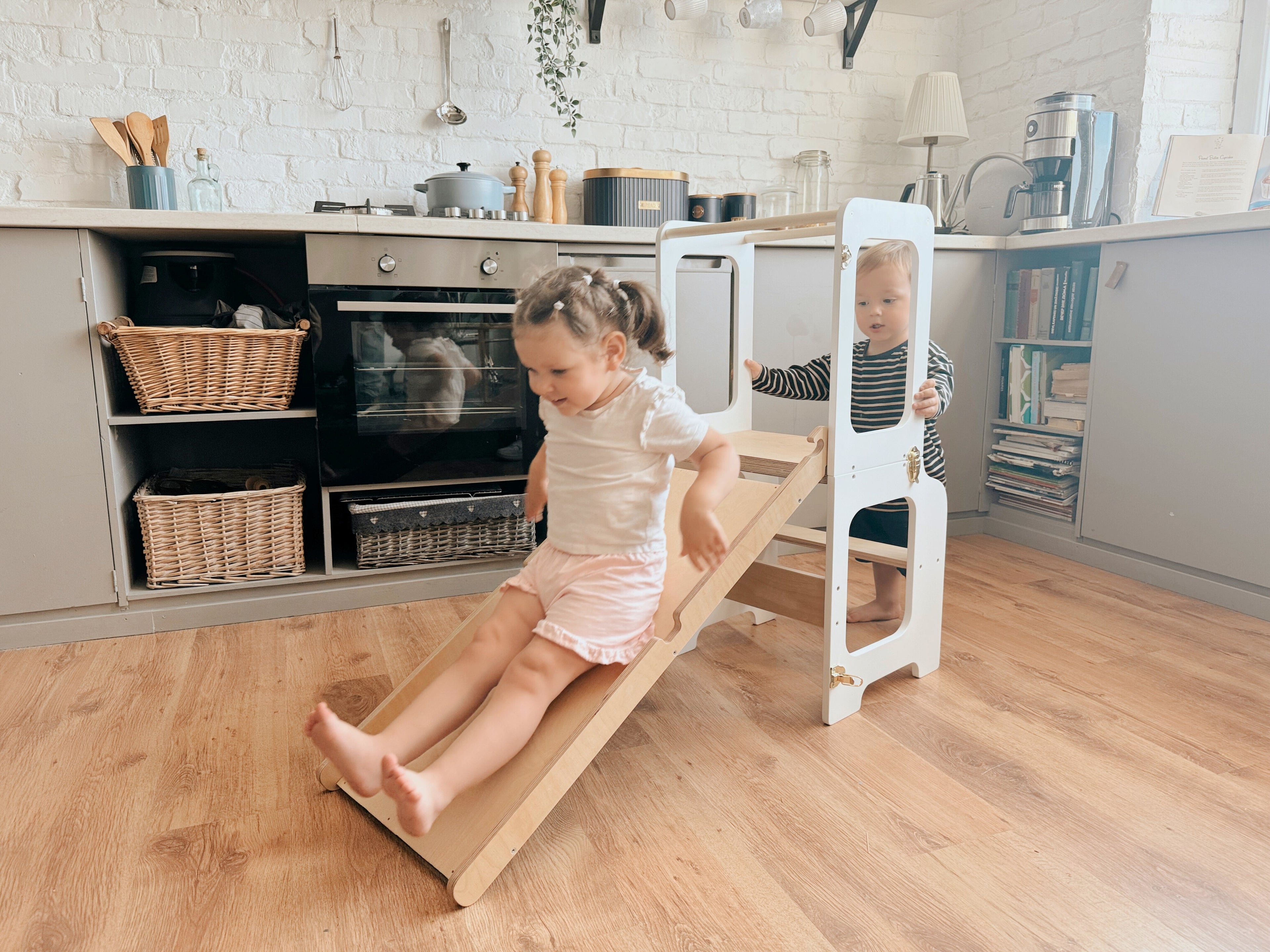 Tour d'apprentissage 4-en-1 avec Tableau Noir & Toboggan